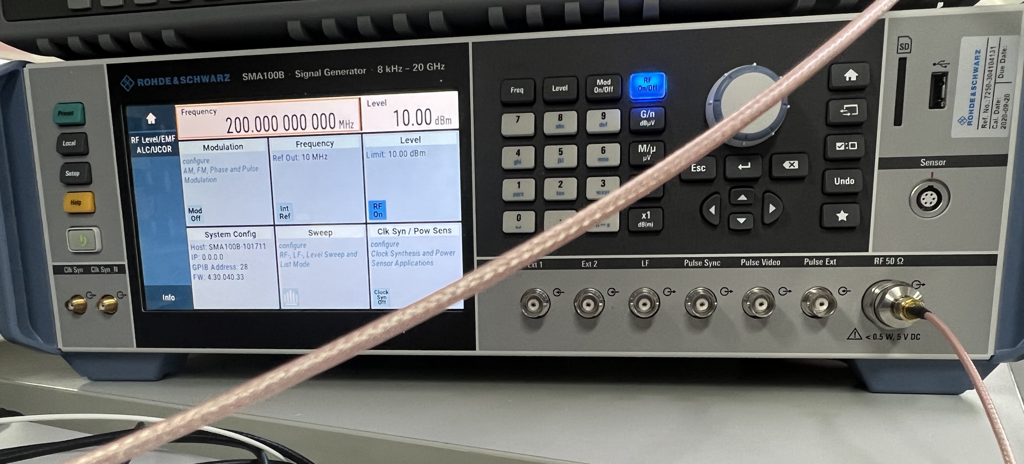 射频与微波信号发生器ROHDESCHWARZ SMA100B 清华大学微纳加工中心